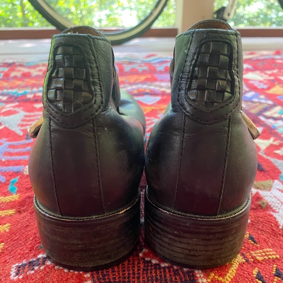 Ariat Silver Buckle Leather Booties - Picture 3 of 9